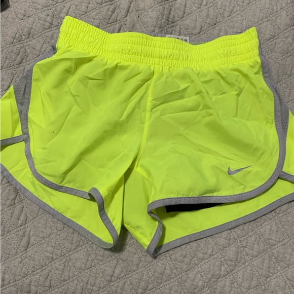 Nike shorts - Picture 1 of 4